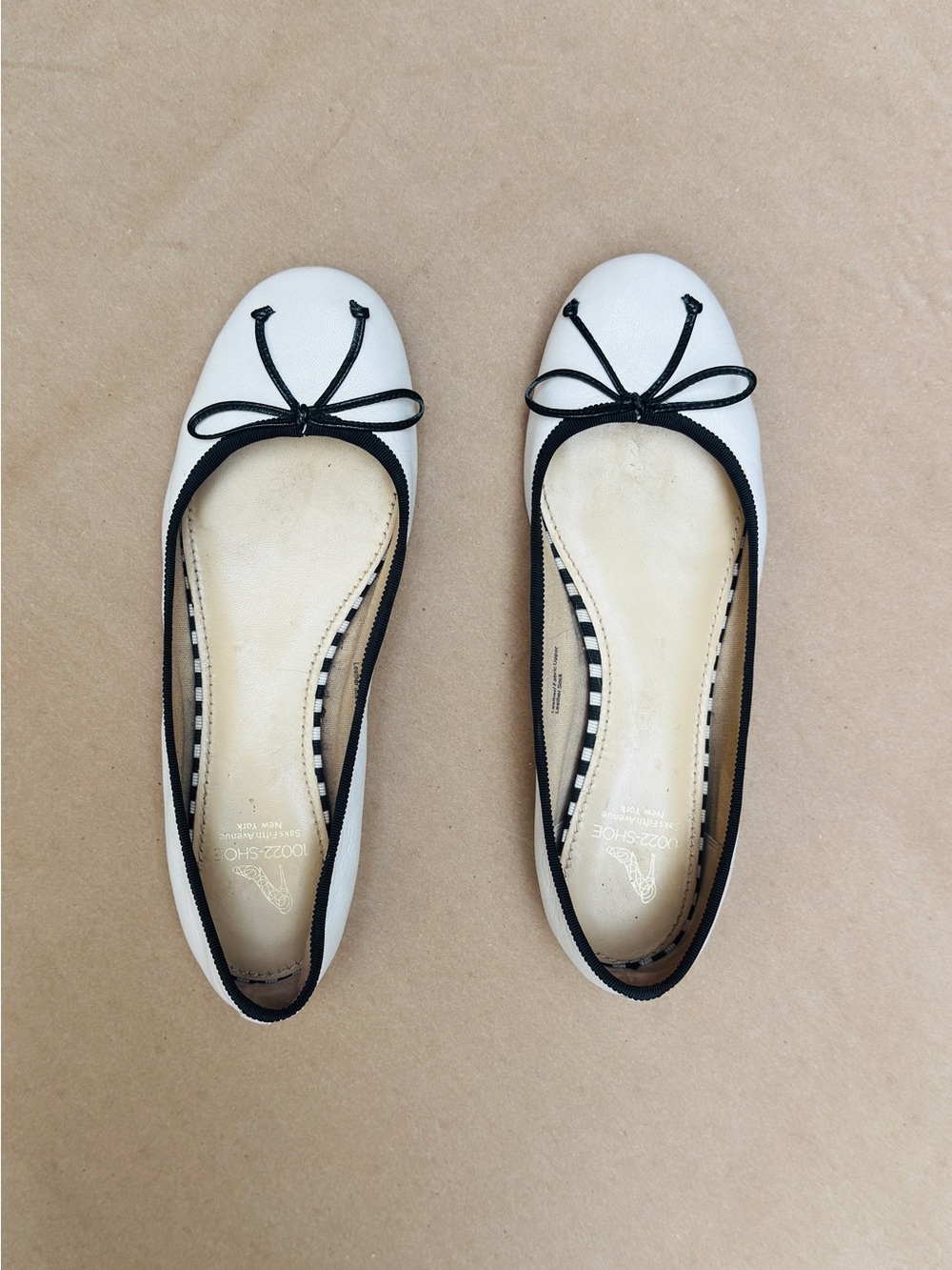 Saks Fifth Avenue White and Black Trim Leather Ballet Flats with Bow